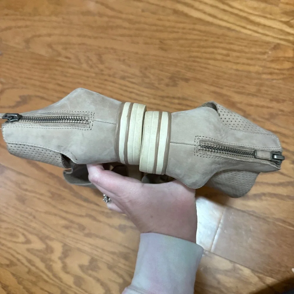 Eileen Fisher Size 8.5 Tan Sport Perforated Nubuck Ankle Wrap Platform Sandals‎